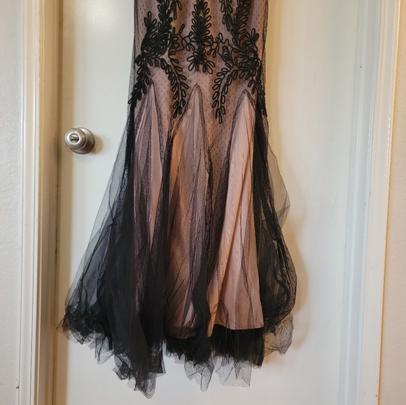 Betsy Adam gown - Picture 8 of 14